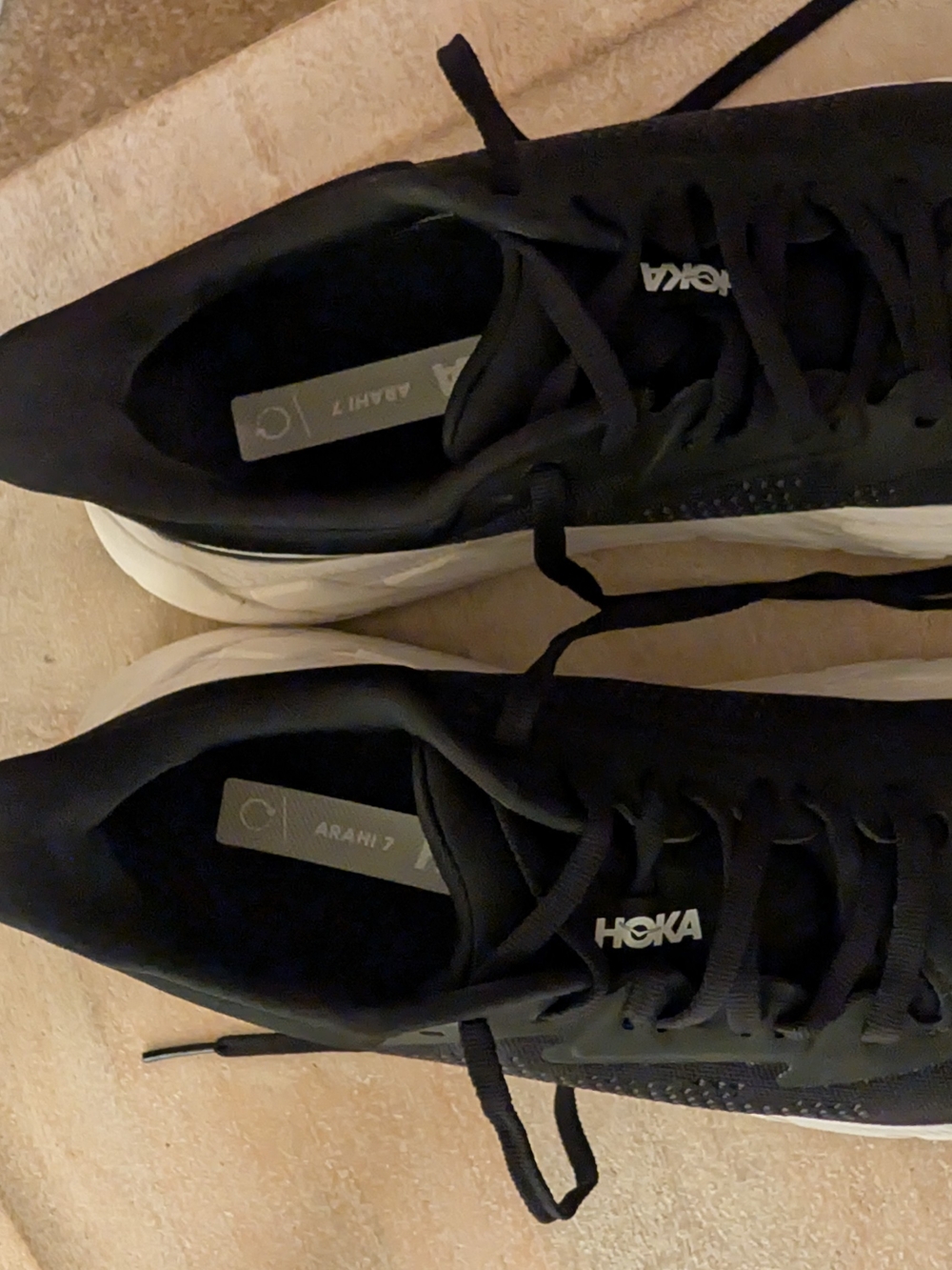 Hoka Arahi 7 Running Shoes - Black/White, Size 8.5
